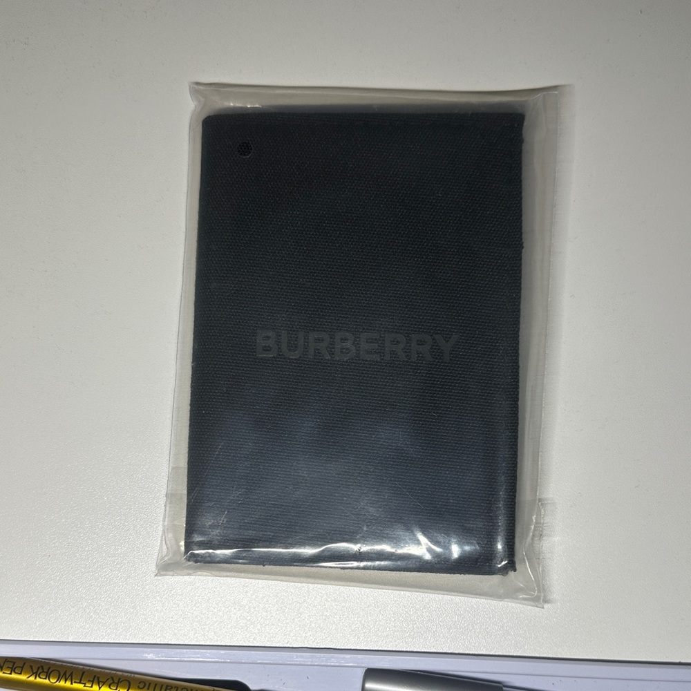 Burberry Black Textured Passport Cover (Sealed) GWP NWT - Picture 2 of 10